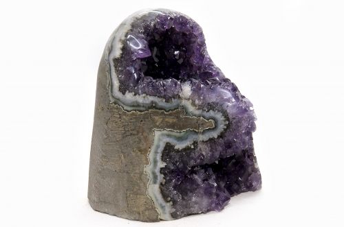 Uruguay Amethyst poliert, 630 Gramm, dunkle, violette Kristalle