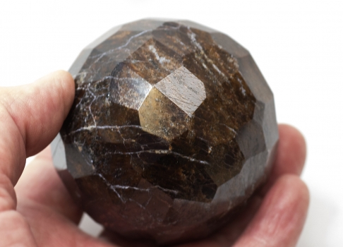 Roter Granat Kristall Almandin XL, facettenreicher, geschliffener Grant no. 1