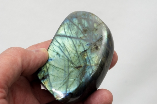 Labradorit, rundum polierte Freeform, aus Madagaskar Nr. 301