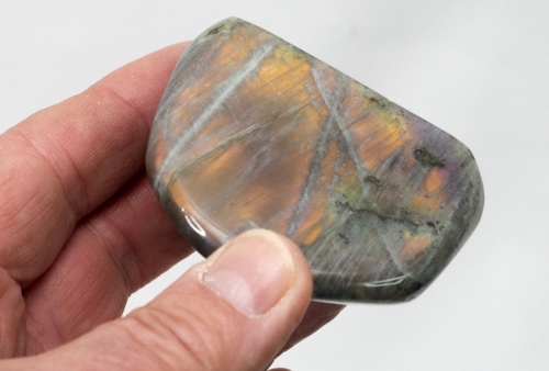 Labradorit, rundum polierte Freeform, aus Madagaskar Nr. 303