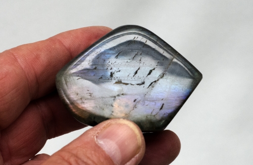 Labradorit, rundum polierte Freeform, aus Madagaskar Nr. 305