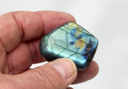 Labradorit, rundum polierte Freeform, aus Madagaskar Nr. 306