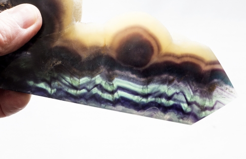 Regenbogenfluorit Spitze XL, Flourit Anschliff, Flourit mit Calcitrand Nr. 1