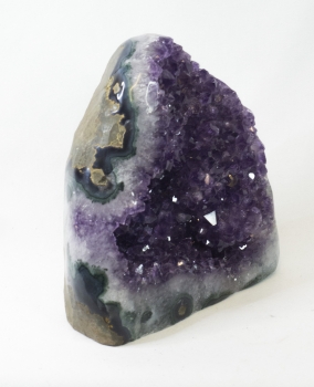 Uruguay Amethyst seitlich poliert, dunkle, violette Kristalle