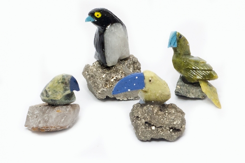 Vogel aus verschiedenen Mineralien