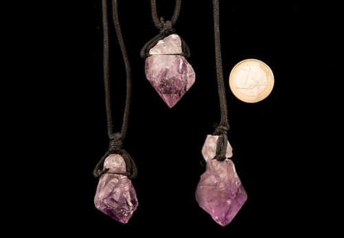 Amethyst-Kristallspitze am Baumwollband