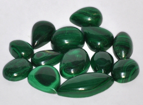 1 Lot Malachit Cabochons, 13 Stk., ca. 76,9 Carat