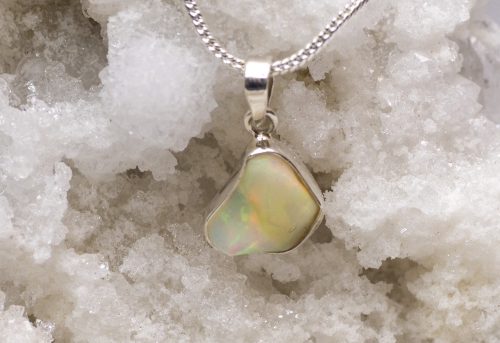 Top Welo Opal ca. 6,5 carat in 925 Silber gefasst Nr. 1