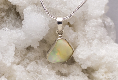 Top Welo Opal ca. 6,5 carat in 925 Silber gefasst Nr. 1