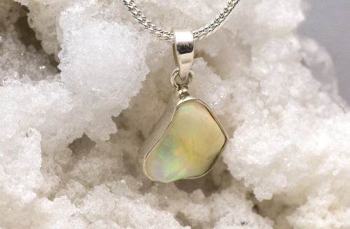 Top Welo Opal ca. 6,5 carat in 925 Silber gefasst Nr. 1