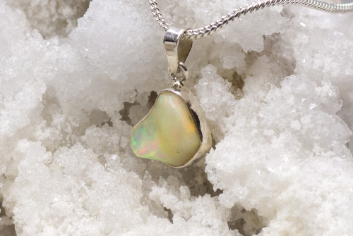 Top Welo Opal ca. 6,5 carat in 925 Silber gefasst Nr. 1