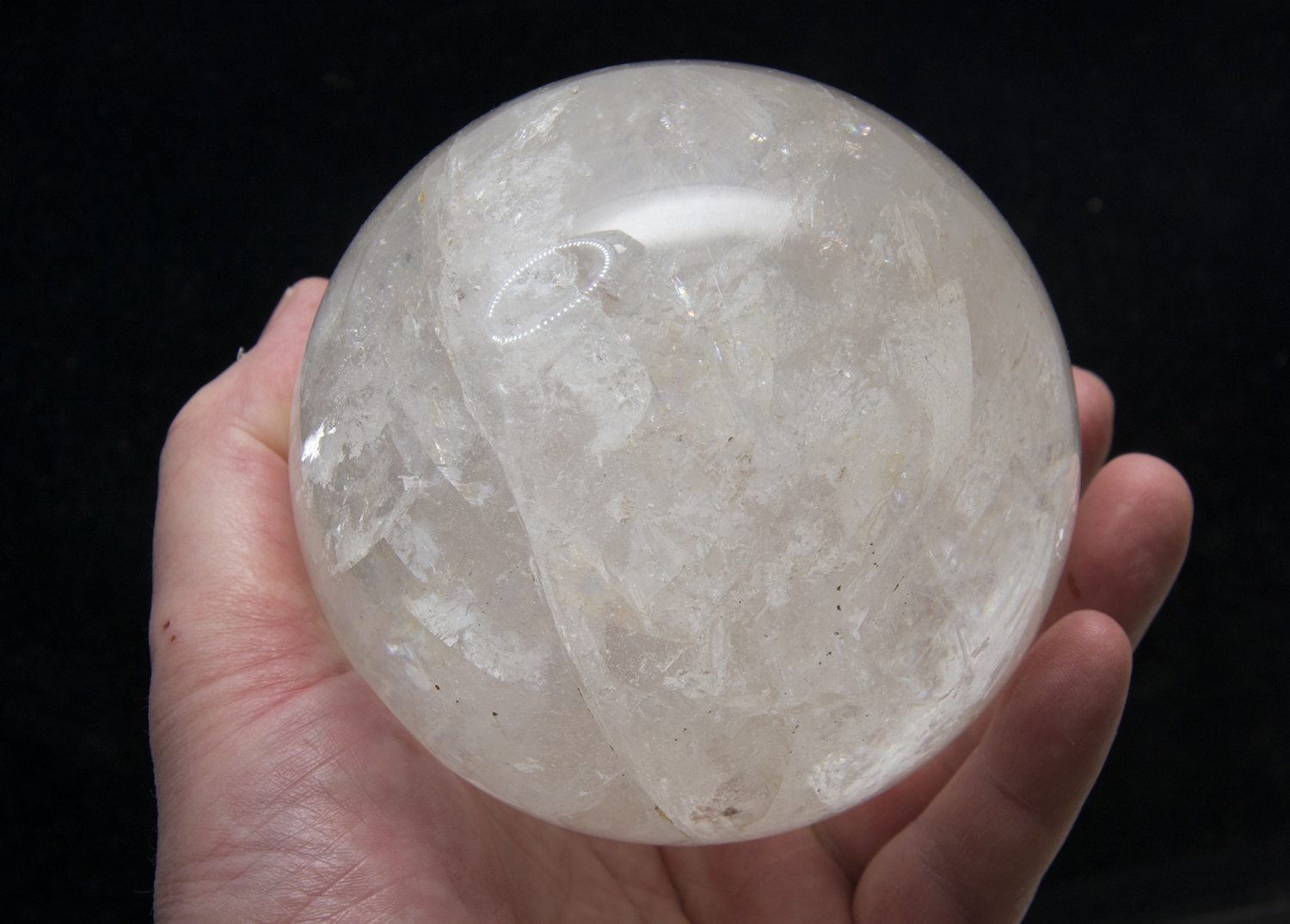 Rock crystal ball 1835 grams, Madagaskar