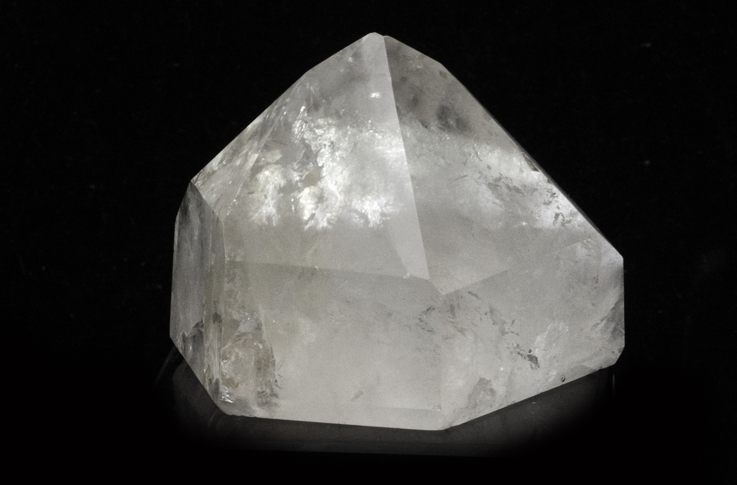 Bergkristall Spitze Nr. 9, alle Seiten poliert