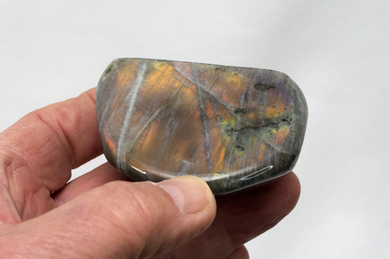 Labradorit, rundum polierte Freeform, aus Madagaskar Nr. 303