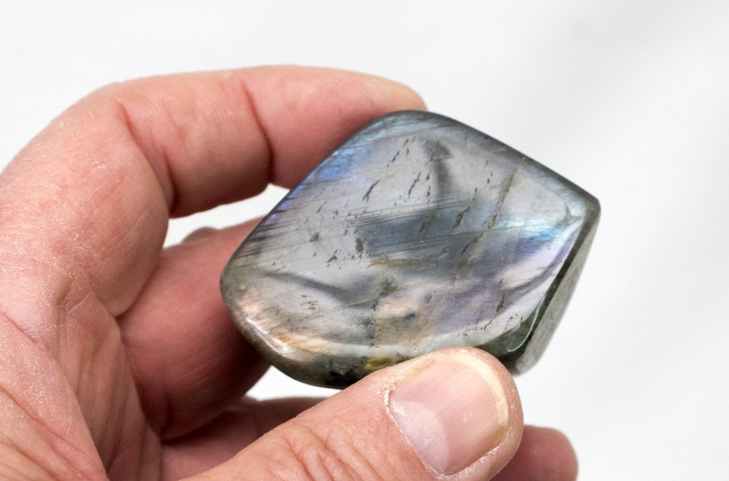 Labradorit, rundum polierte Freeform, aus Madagaskar Nr. 305