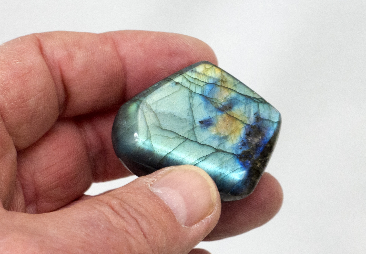 Labradorit, rundum polierte Freeform, aus Madagaskar Nr. 306