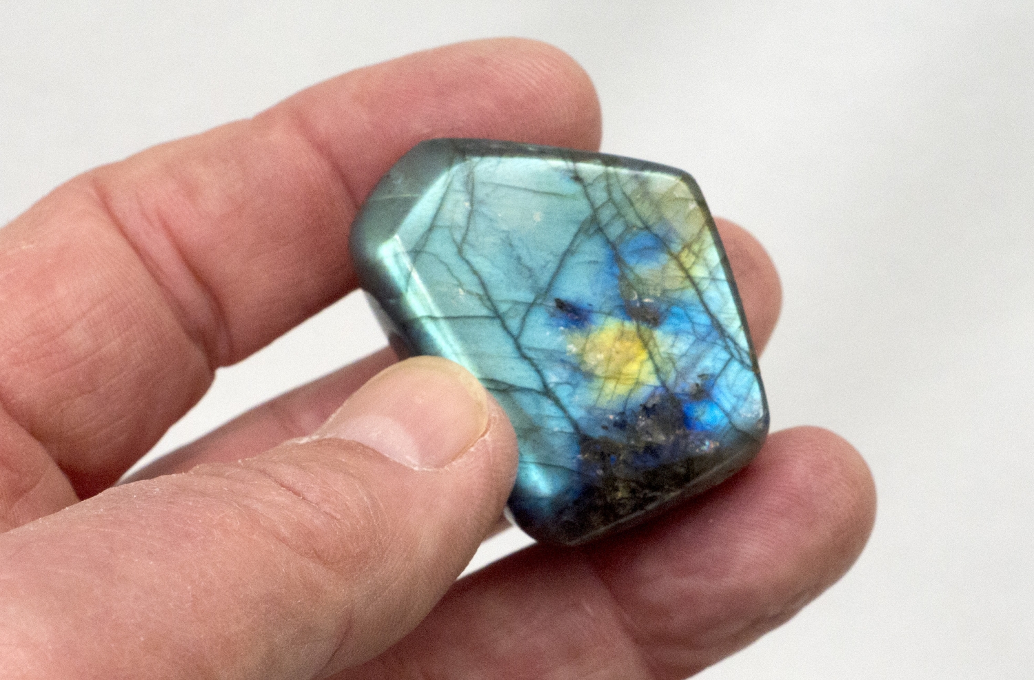 Labradorit, rundum polierte Freeform, aus Madagaskar Nr. 306