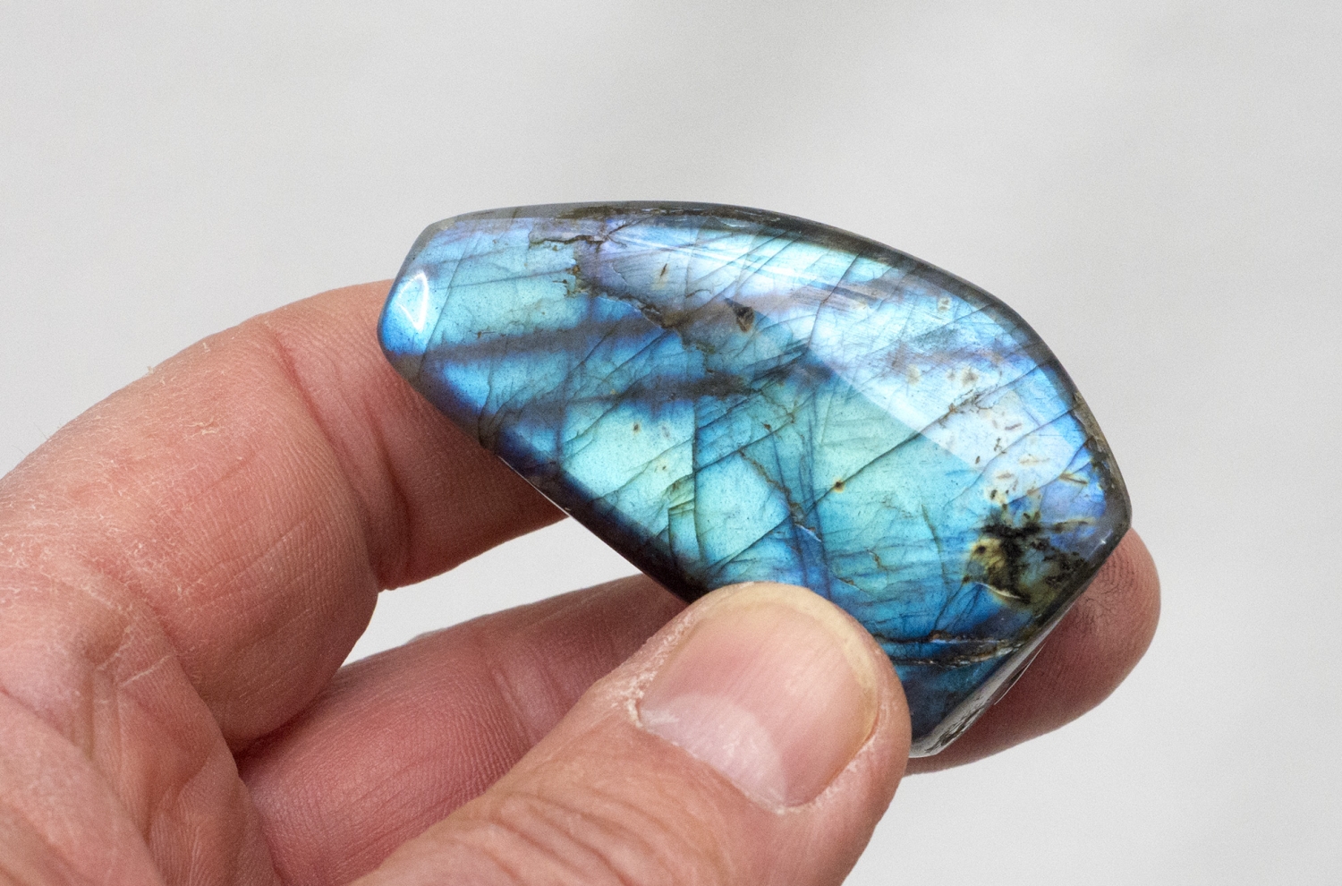 Labradorit, rundum polierte Freeform, aus Madagaskar Nr. 307