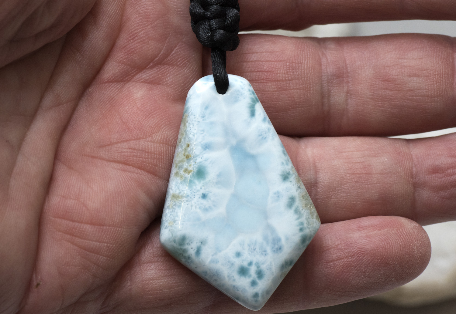 Larimar Anhänger XL am Band Nr. 1