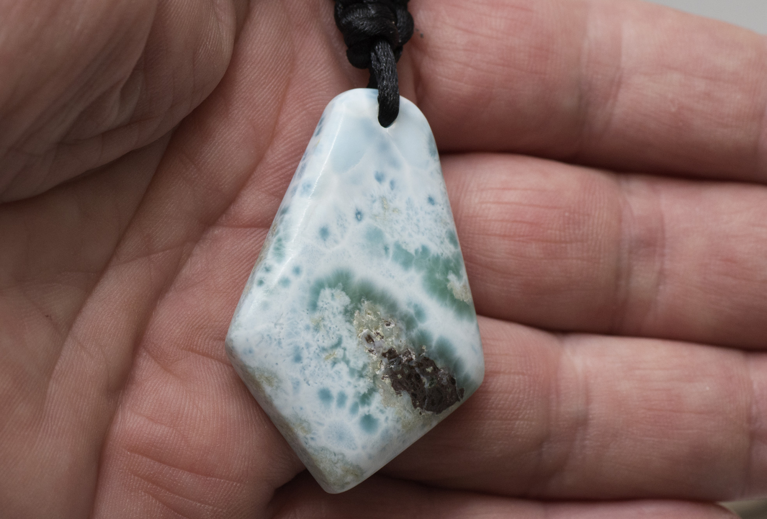 Larimar Anhänger XL am Band Nr. 1
