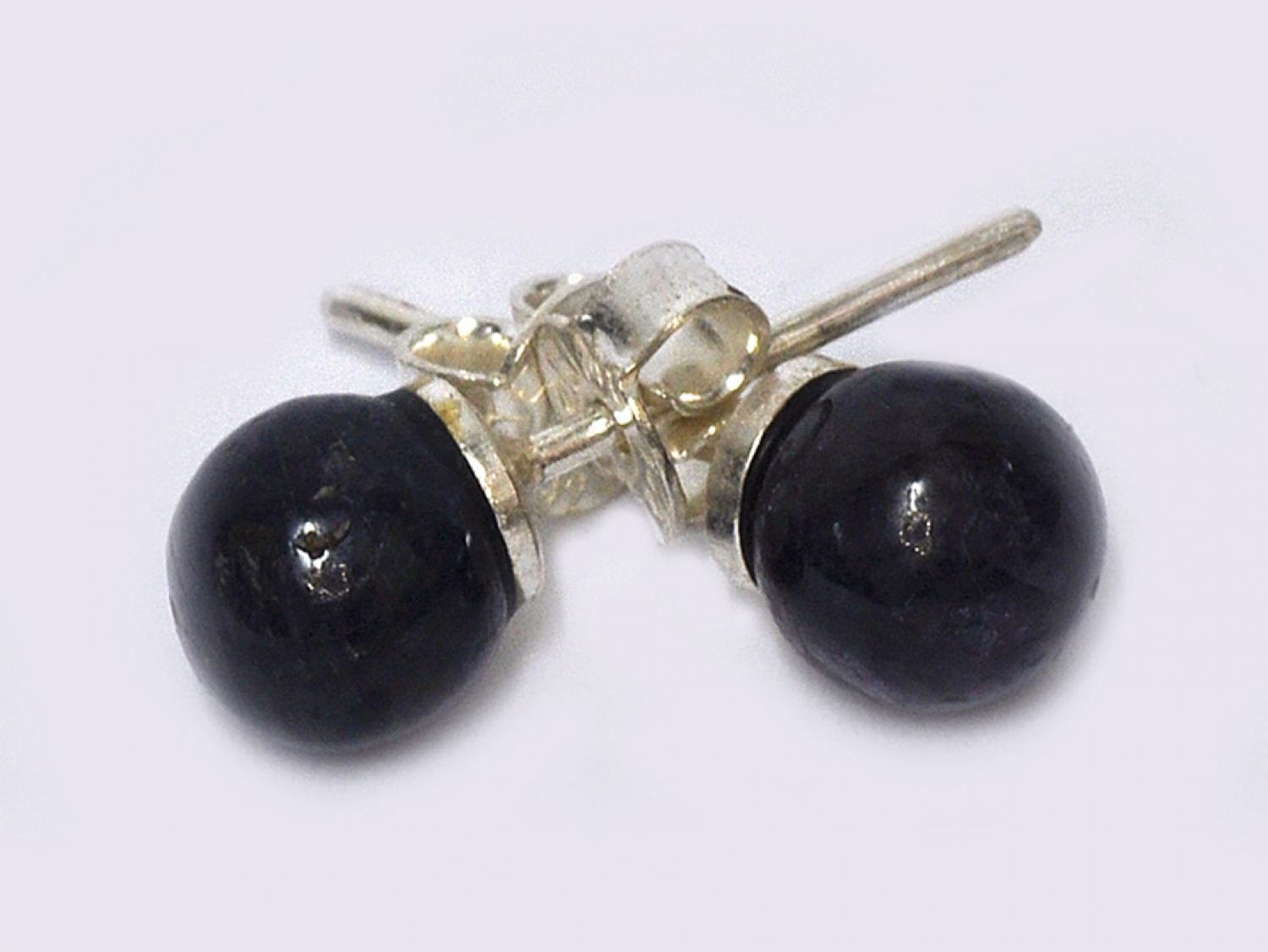Sapphire stud earrings 6-7 mm