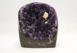 Uruguay Amethyst seitlich poliert, dunkle, violette Kristalle, Calcitkristalle